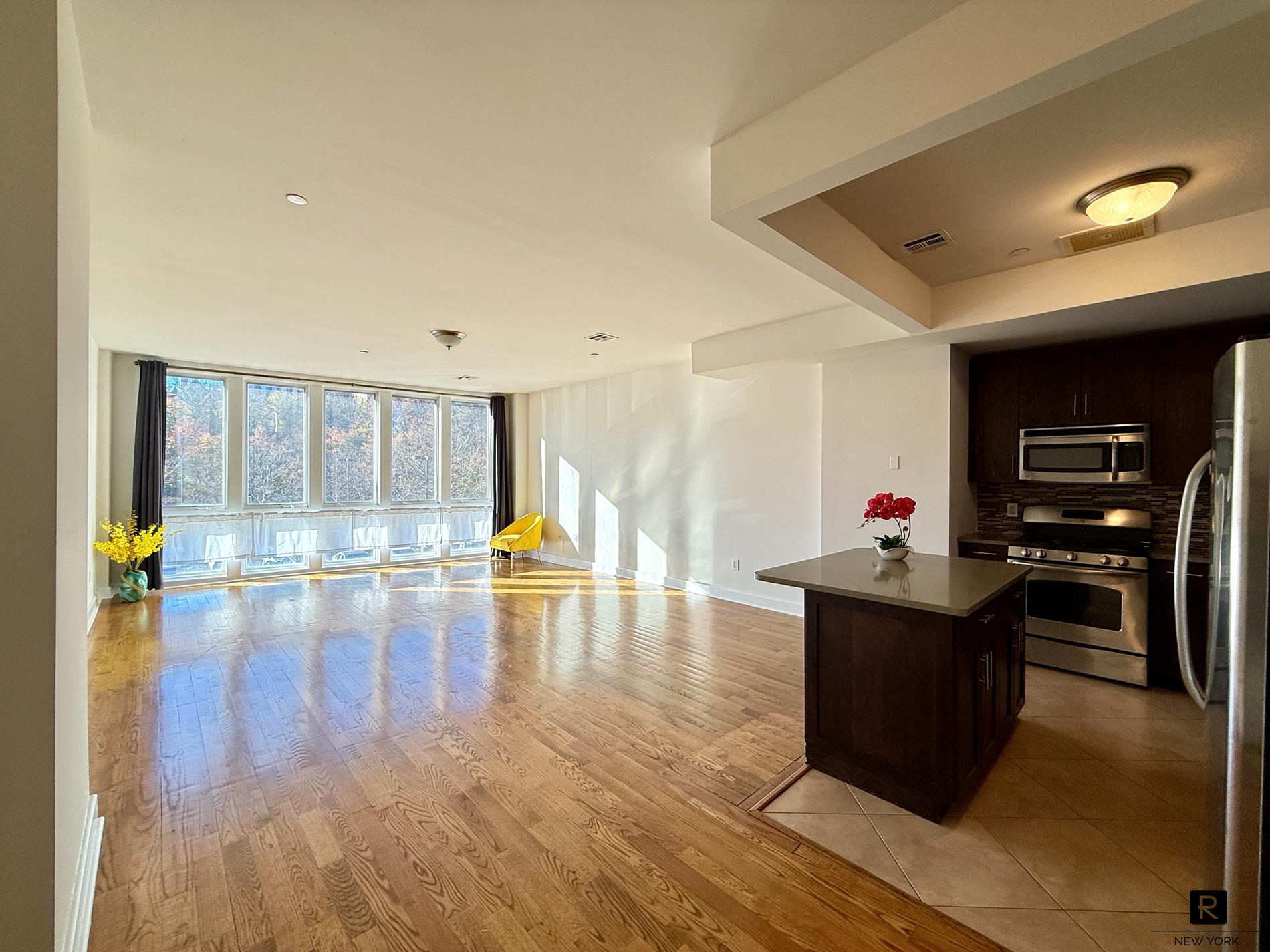 90 Bay Street Landing 2-g Property Photo 1