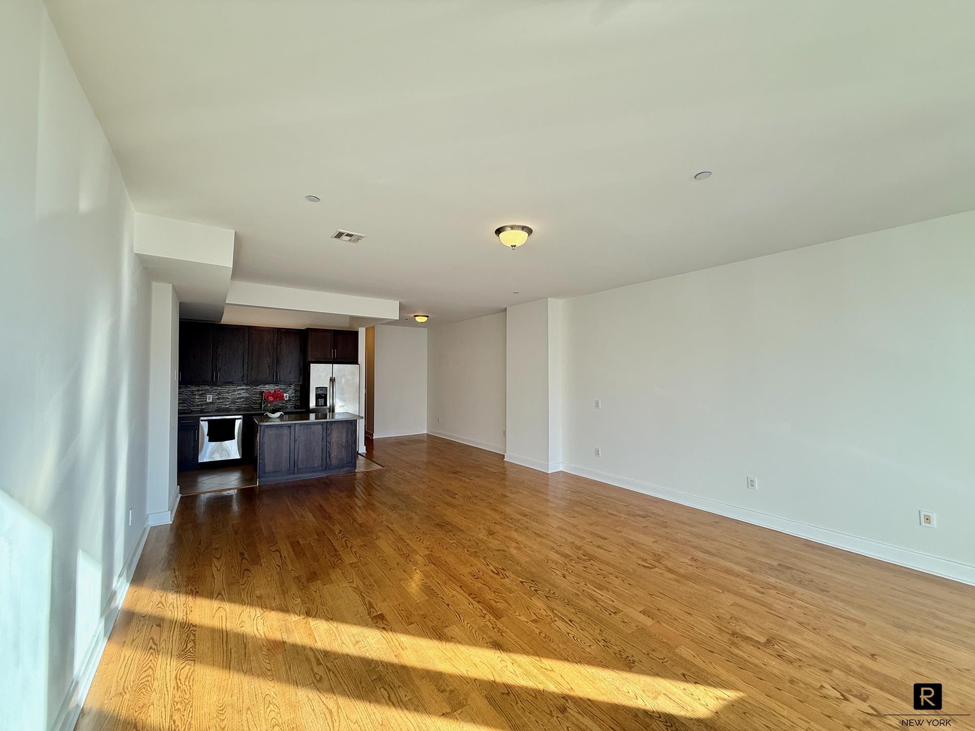 90 Bay Street Landing 2-g Property Photo 4