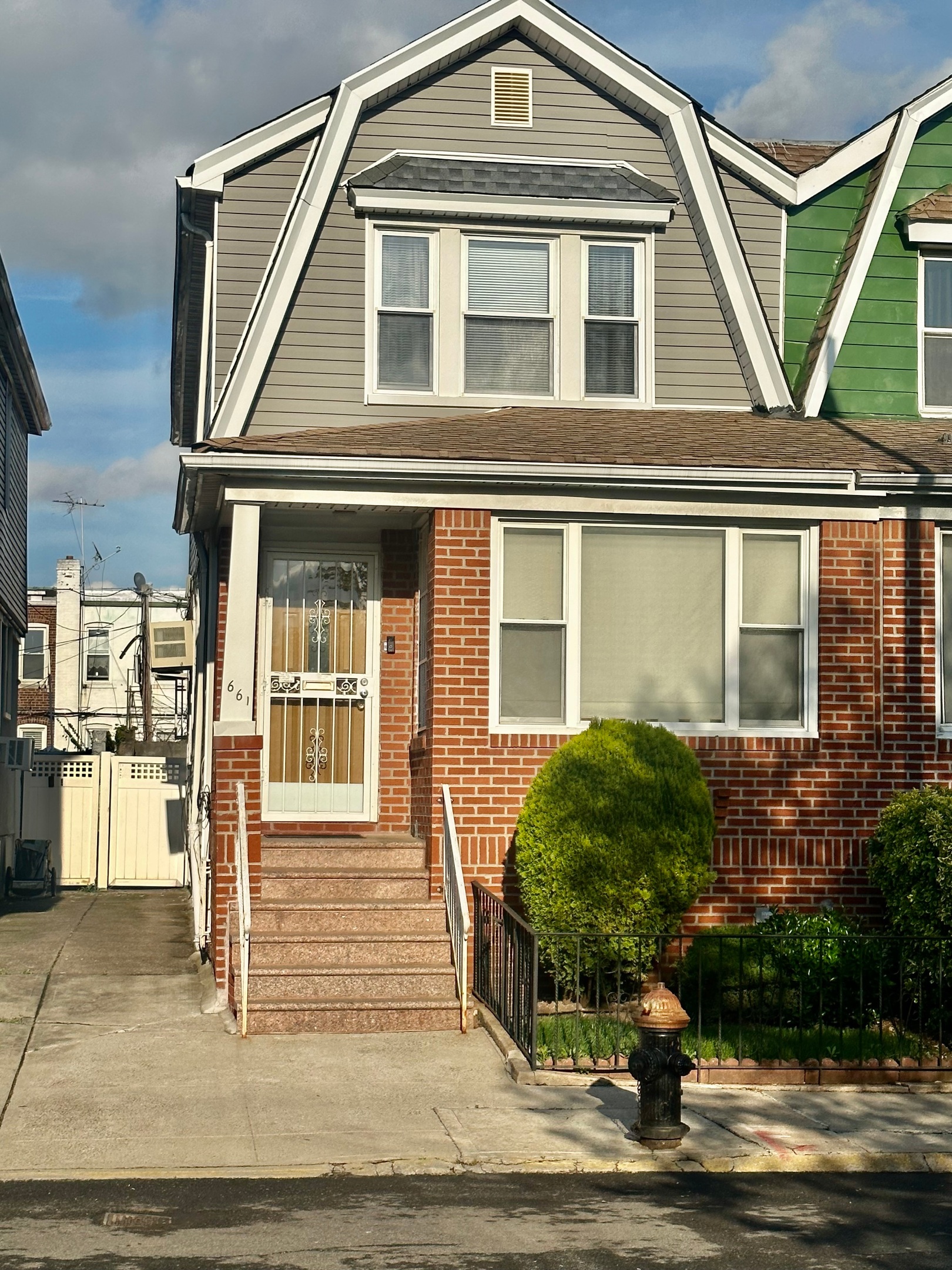 661 E 43rd Street Property Photo 1