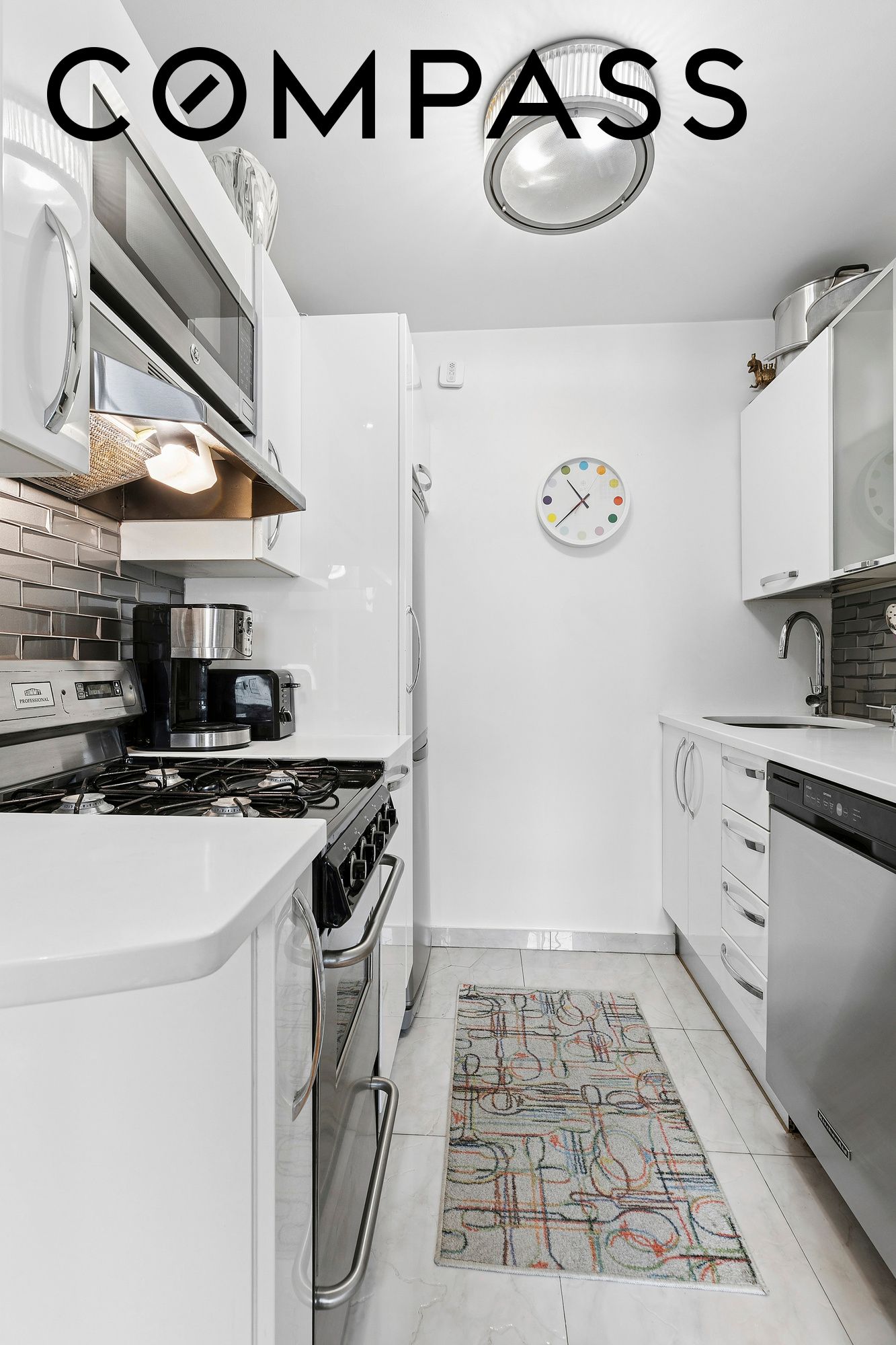 85 8th Avenue 4v Property Photo 4