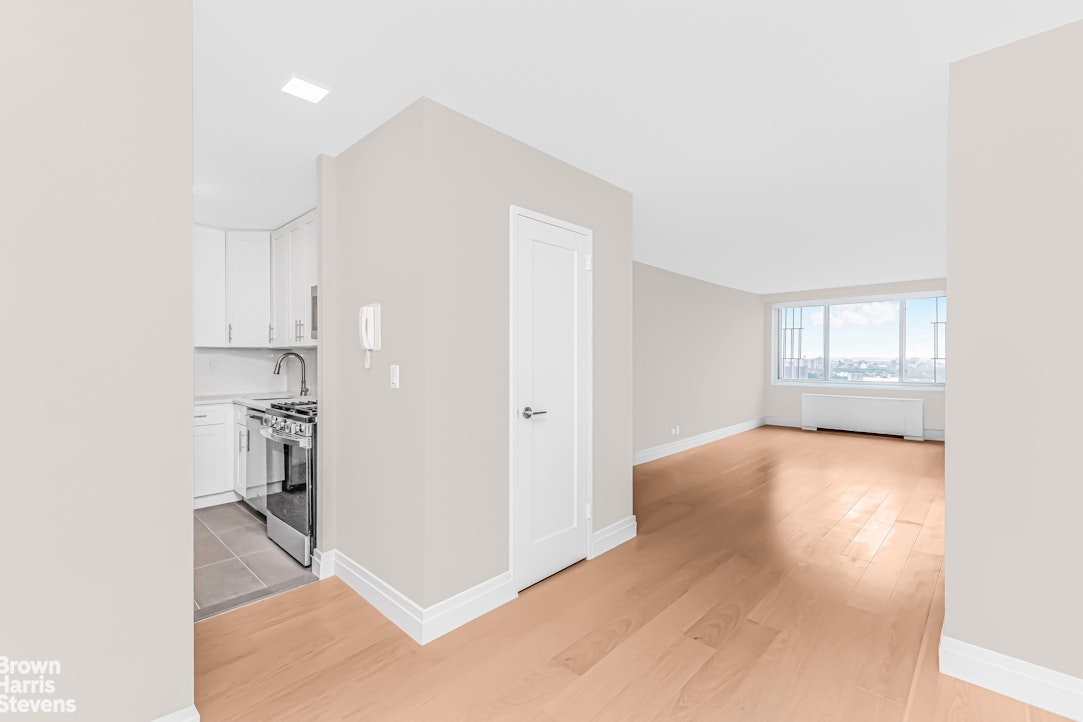 3333 HENRY HUDSON Parkway 18C Property Photo 1