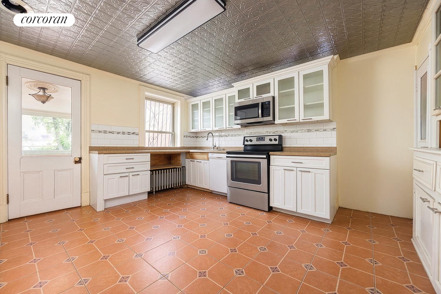 637 Baltic Street Property Photo 3
