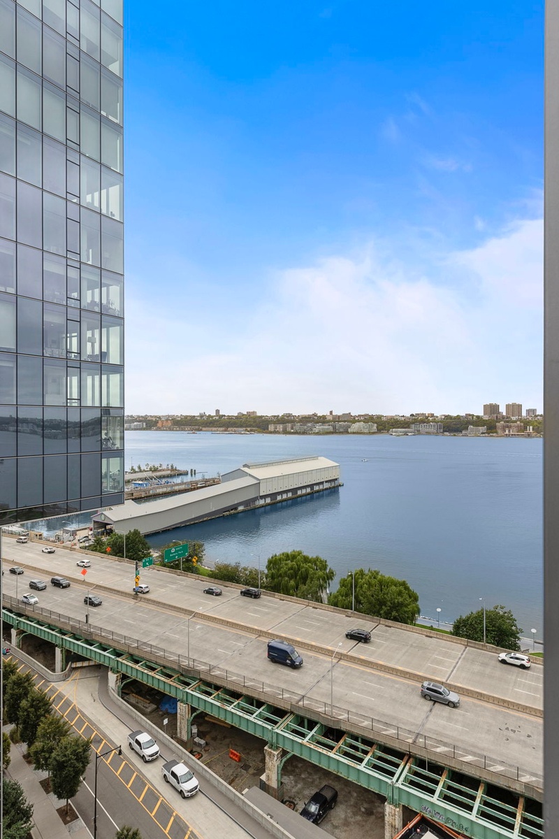 50 Riverside Boulevard 15-m Property Photo 6