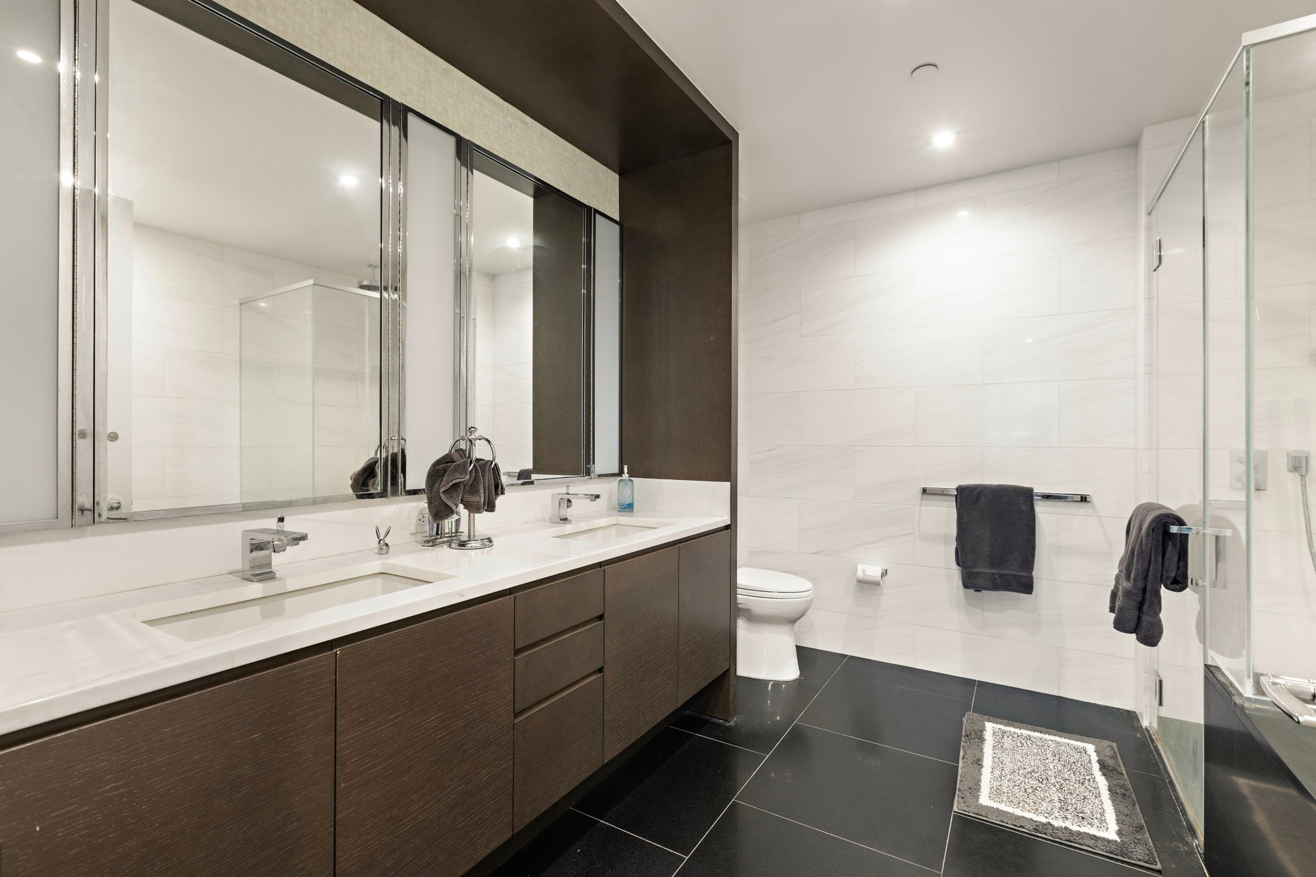 50 Riverside Boulevard 15-m Property Photo 10