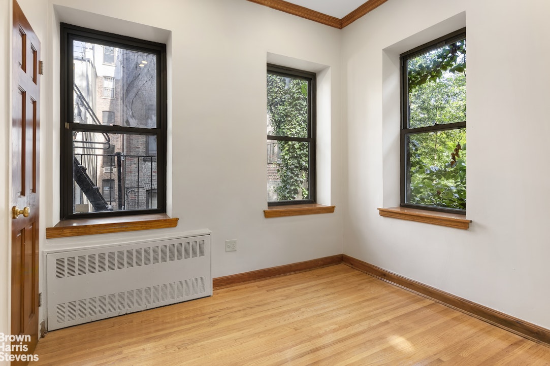 121 E 10th Street 2c Property Photo 2