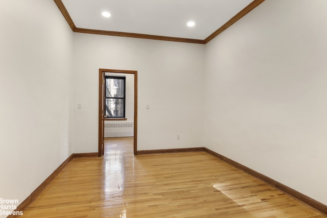 121 E 10th Street 2c Property Photo 4