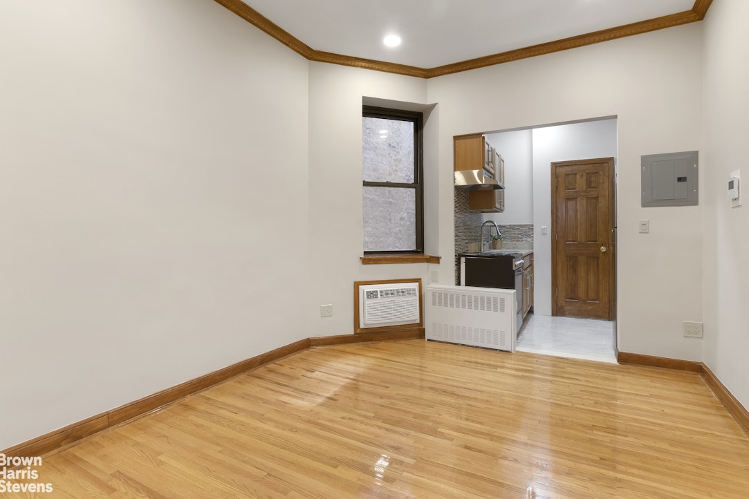 121 E 10th Street 2c Property Photo 6