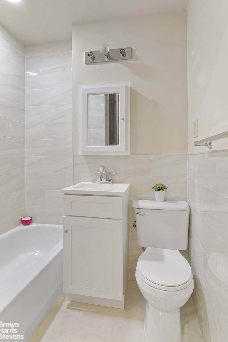 121 E 10th Street 2c Property Photo 8