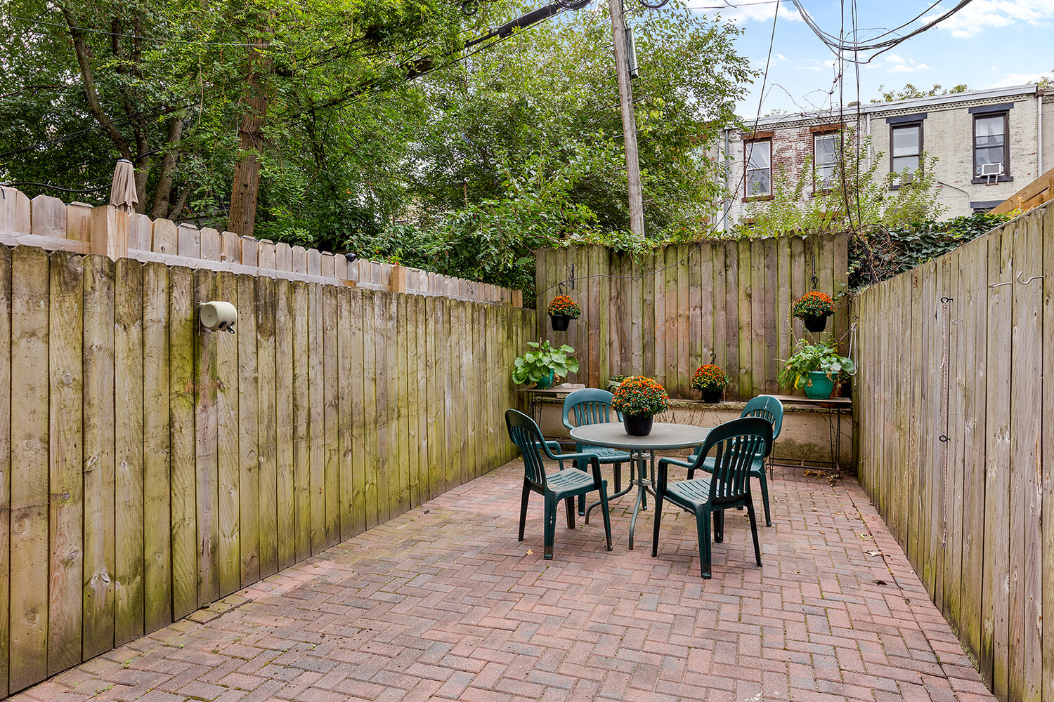 298 12th Street 1/r Property Photo 6