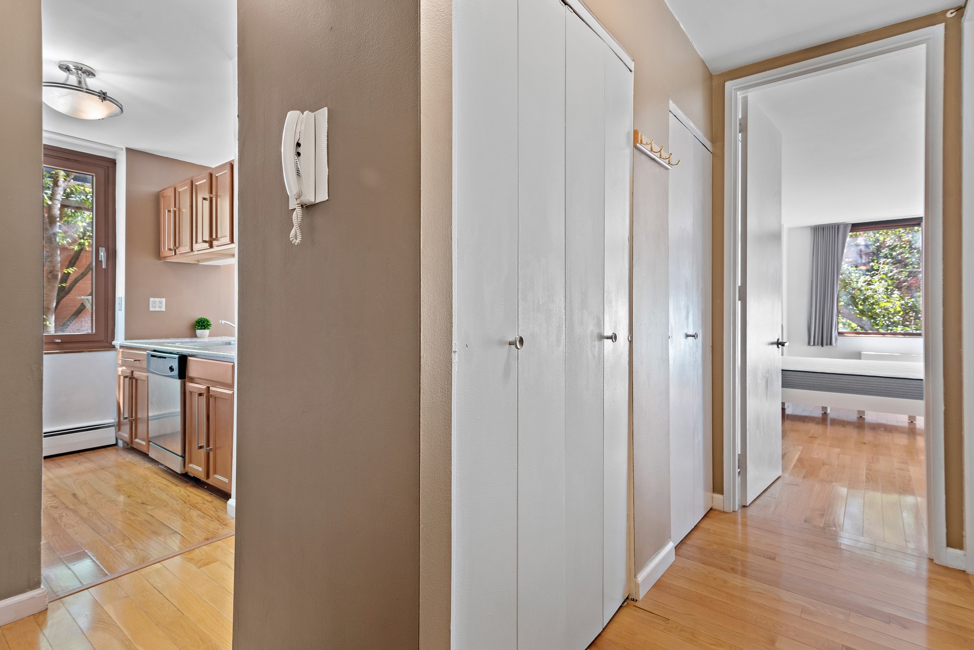350 W 50th Street 2-g Property Photo 3