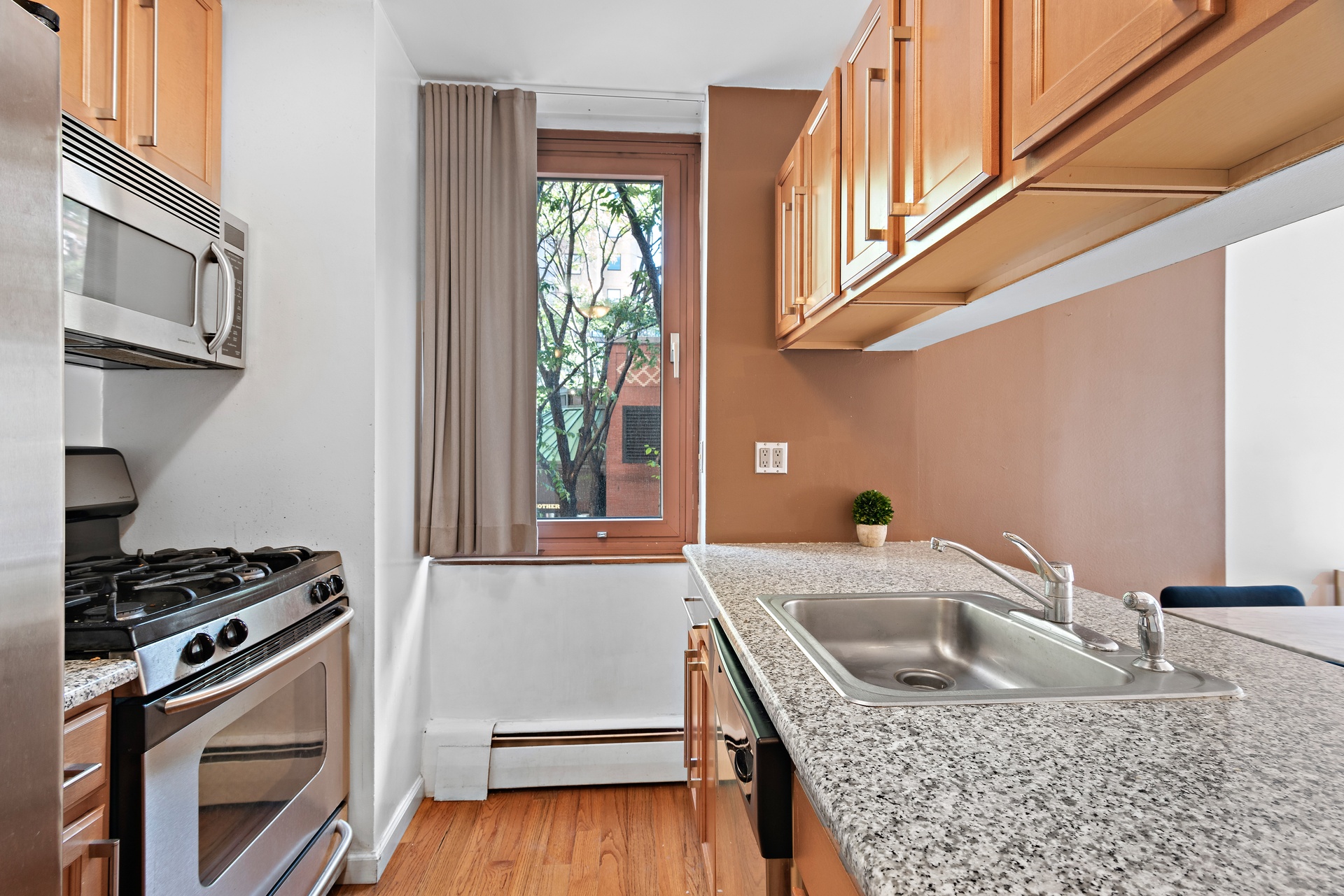 350 W 50th Street 2-g Property Photo 6