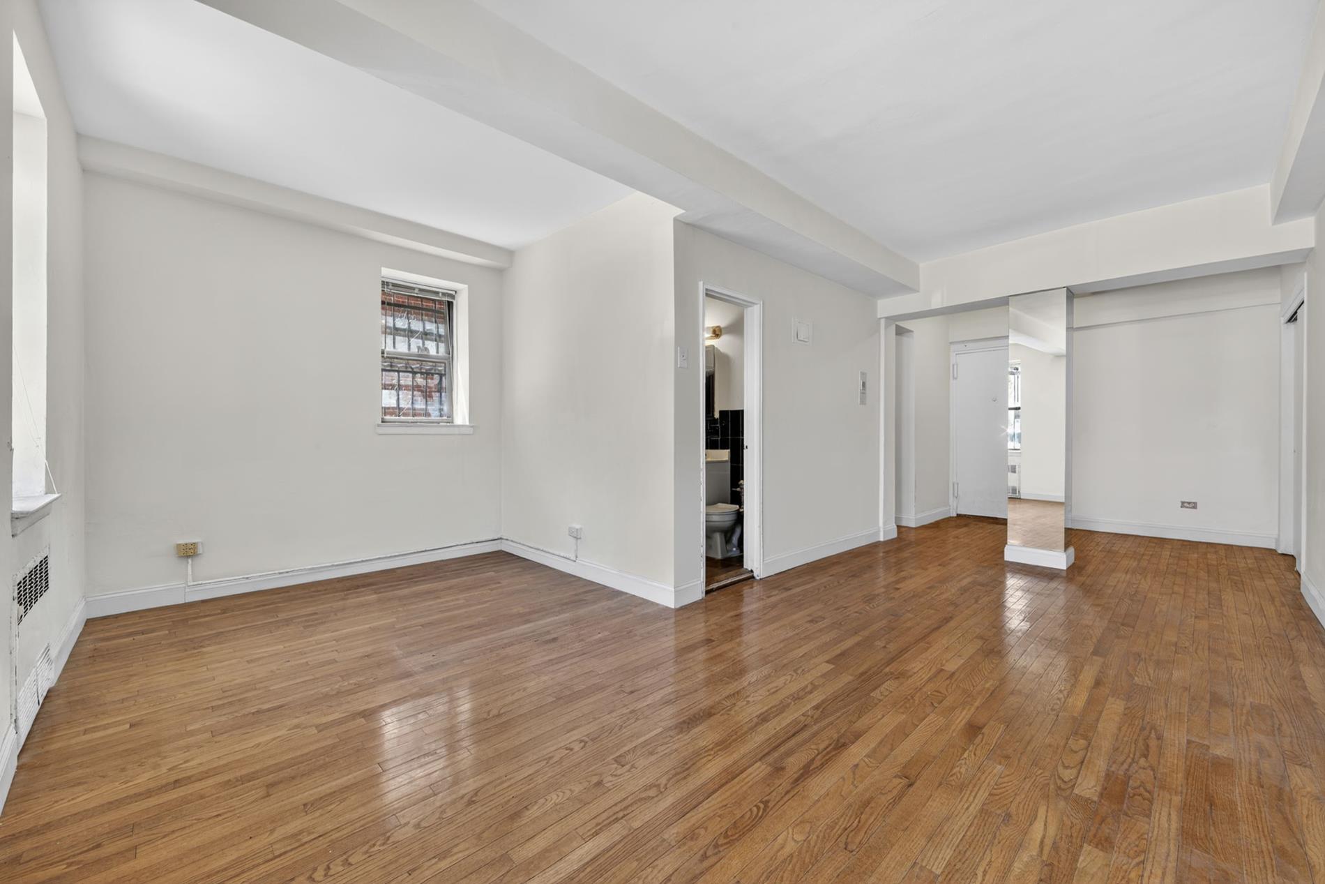 2680 E 19th Street Le Property Photo 1