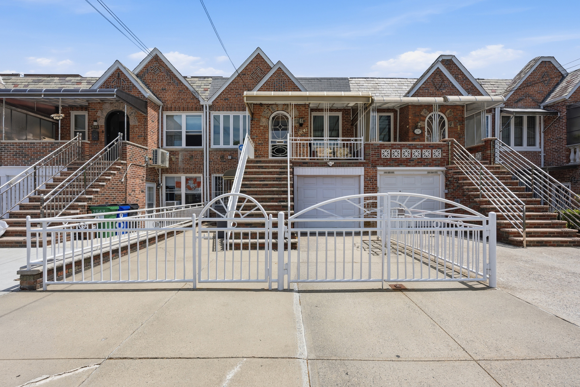 2545 HUBBARD Street Property Photo 1