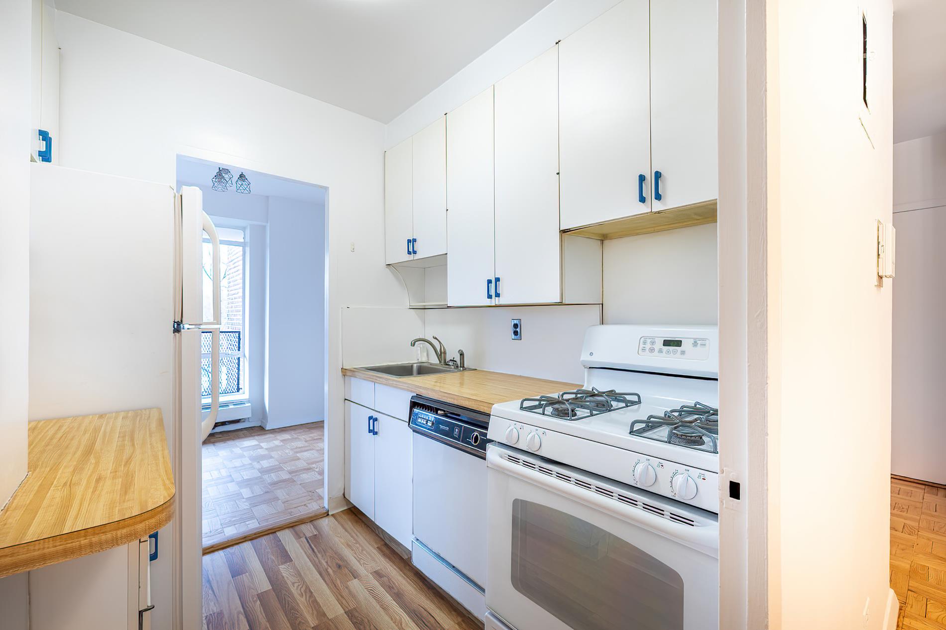 2727 Palisade Avenue 9-b Property Photo 11