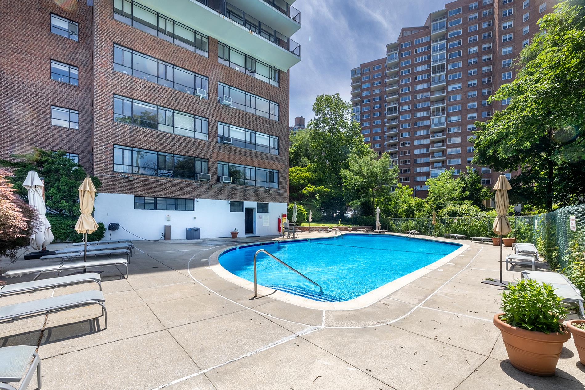 2727 Palisade Avenue 9-b Property Photo 15