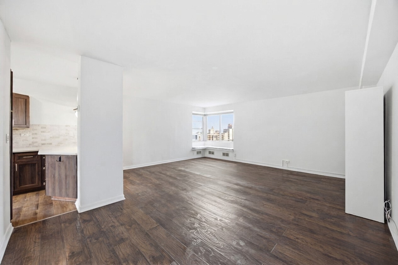 575 Grand Street E1505 Property Photo 4