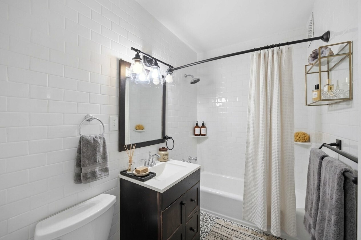 575 Grand Street E1505 Property Photo 21
