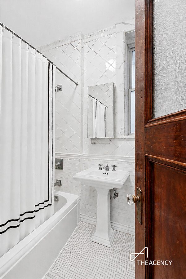 314 W 100th Street 3 Property Photo 5