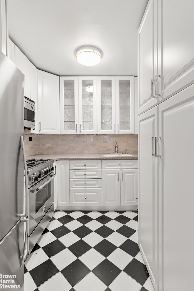 7 E 35th Street 10e Property Photo 3