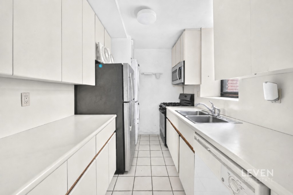 317 W 95th Street 2c Property Photo 3