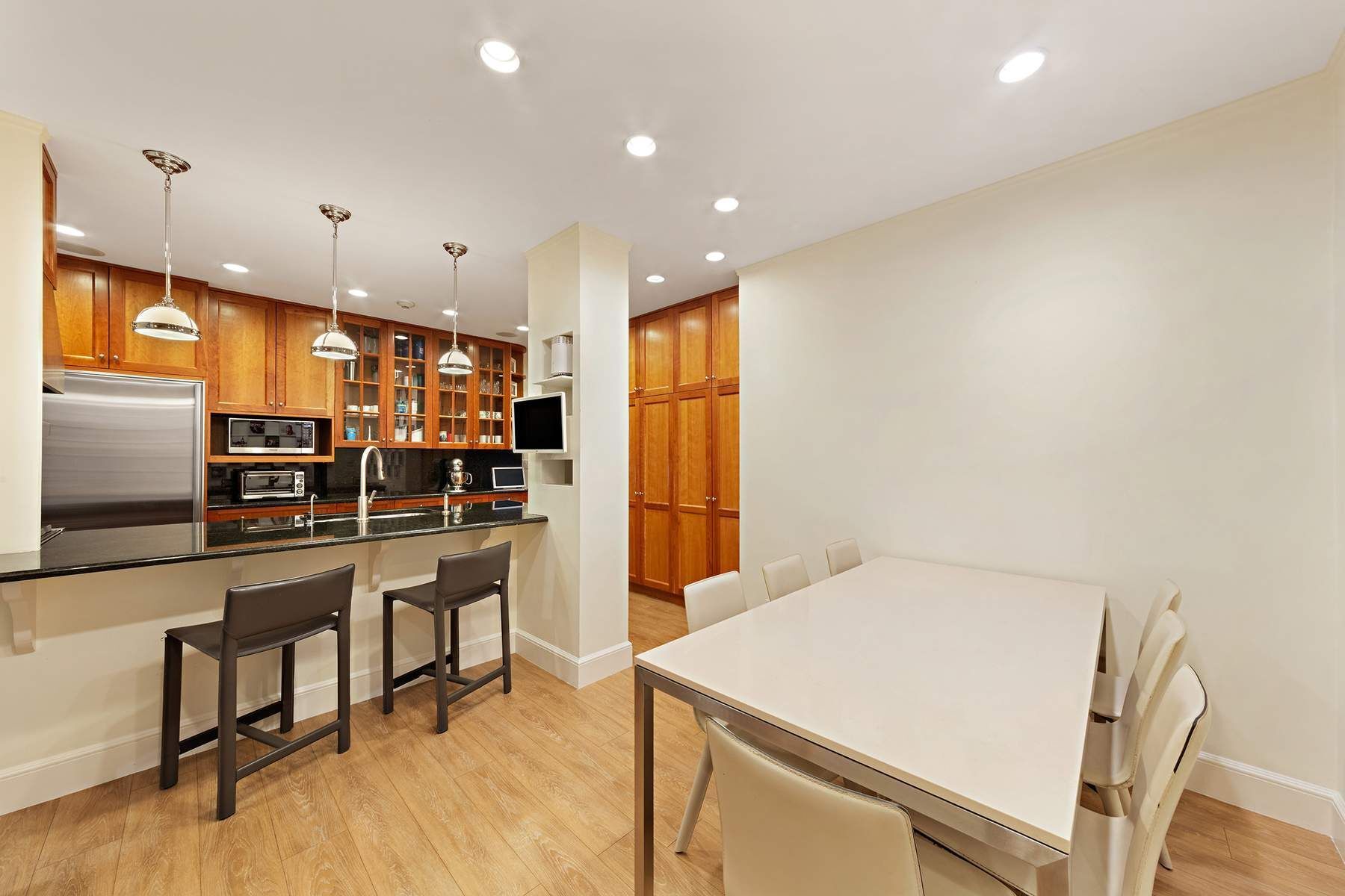 1075 Park Avenue 2d Property Photo 5