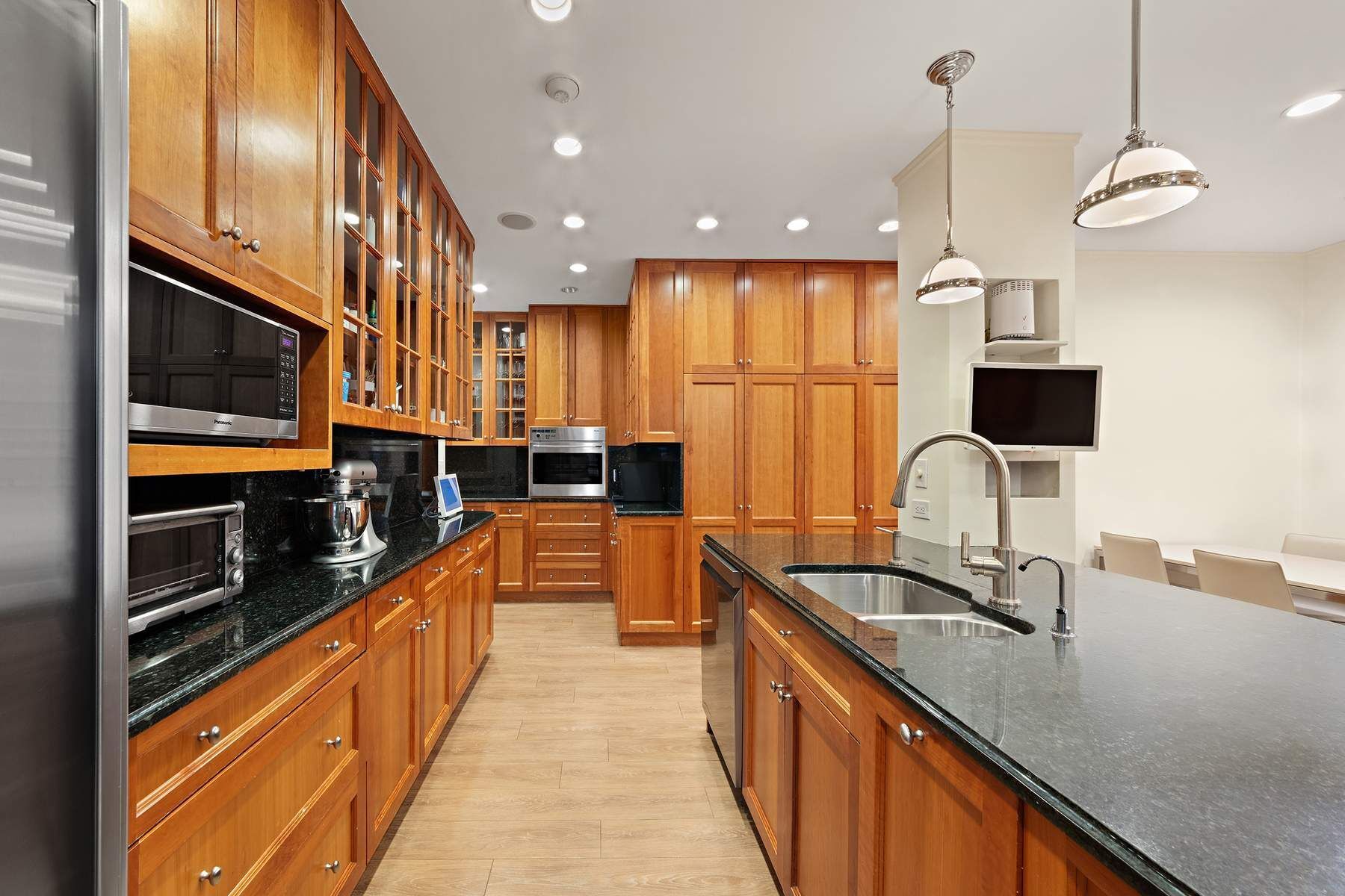 1075 Park Avenue 2d Property Photo 6