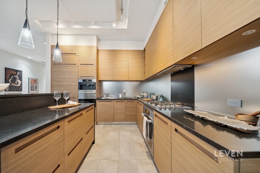 55 Warren Street 4 Property Photo 10