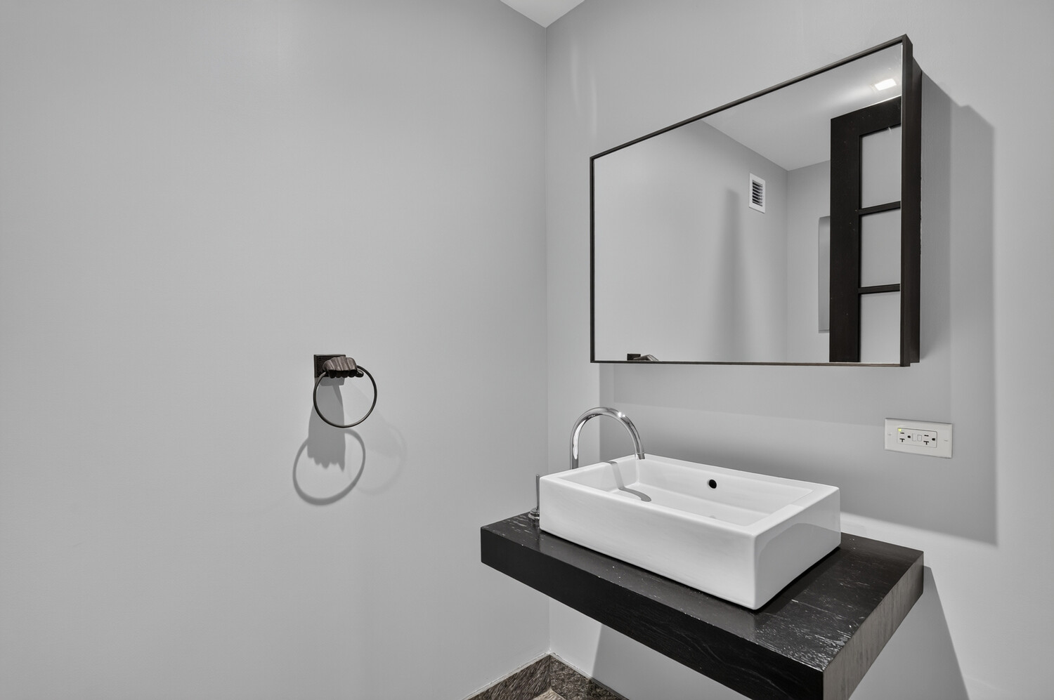 20 Pine Street 908 Property Photo 6