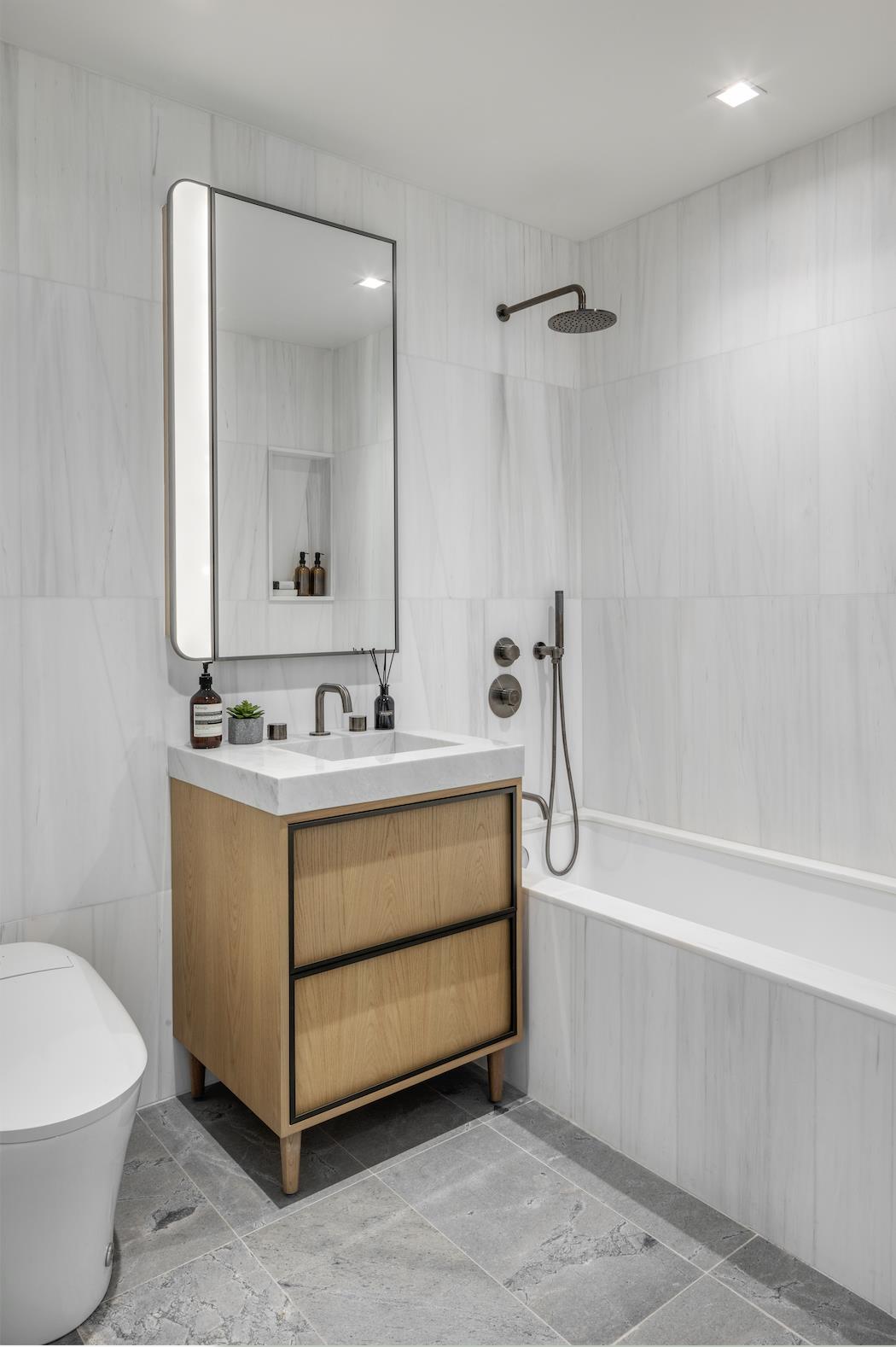 250 E 25th Street 5-d Property Photo 4