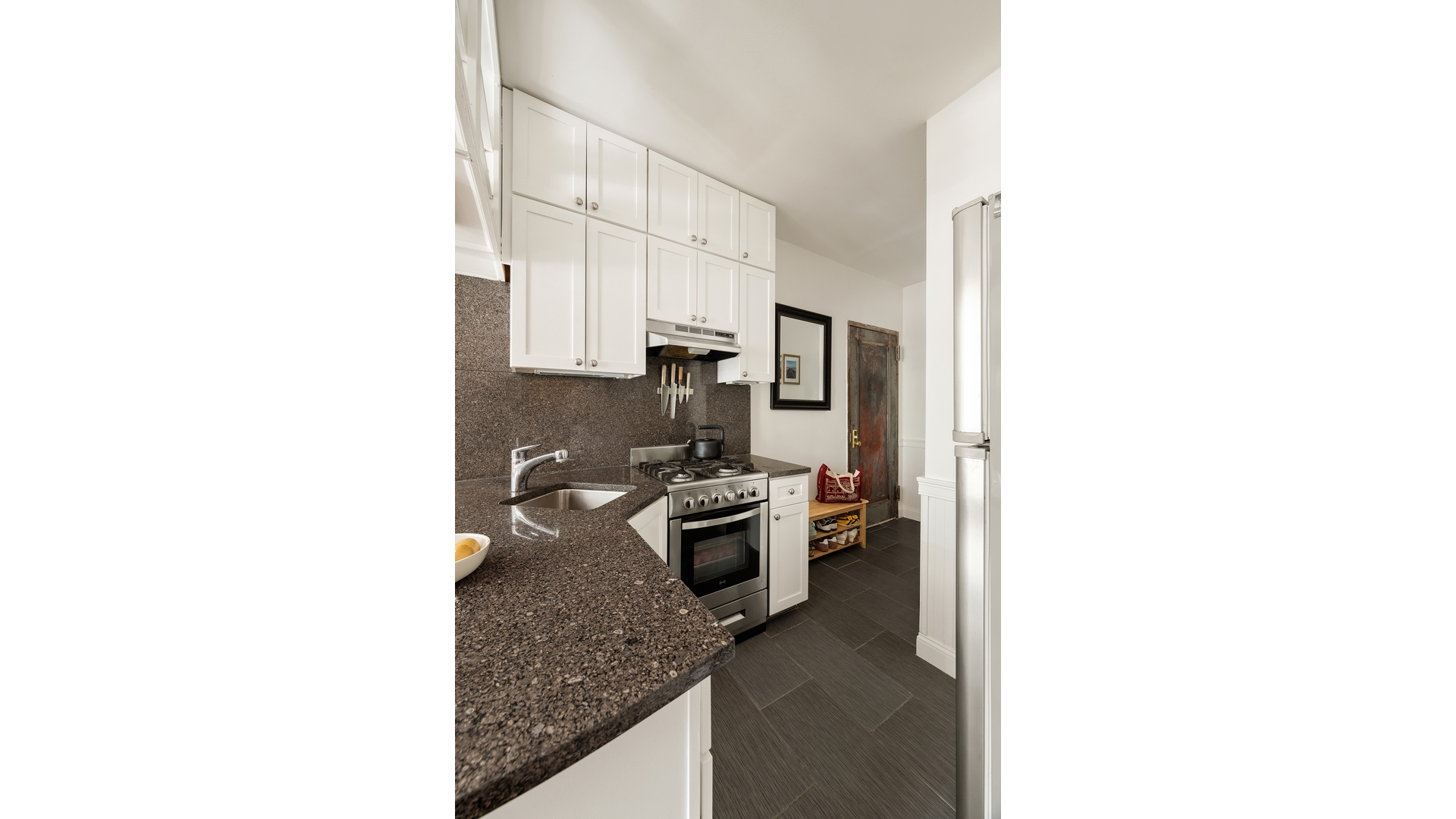 333 W 21st Street 1fe Property Photo 3