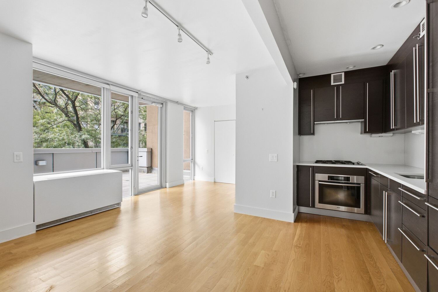 464 W 44th Street 3h Property Photo 5