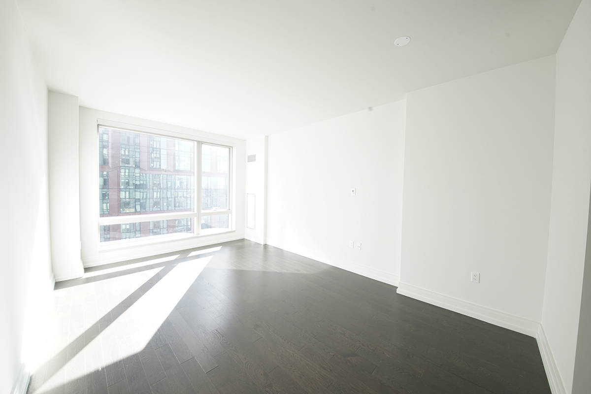 555 10th Avenue 16G Property Photo 1