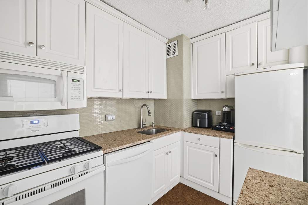 132 E 35th Street 7g Property Photo 5