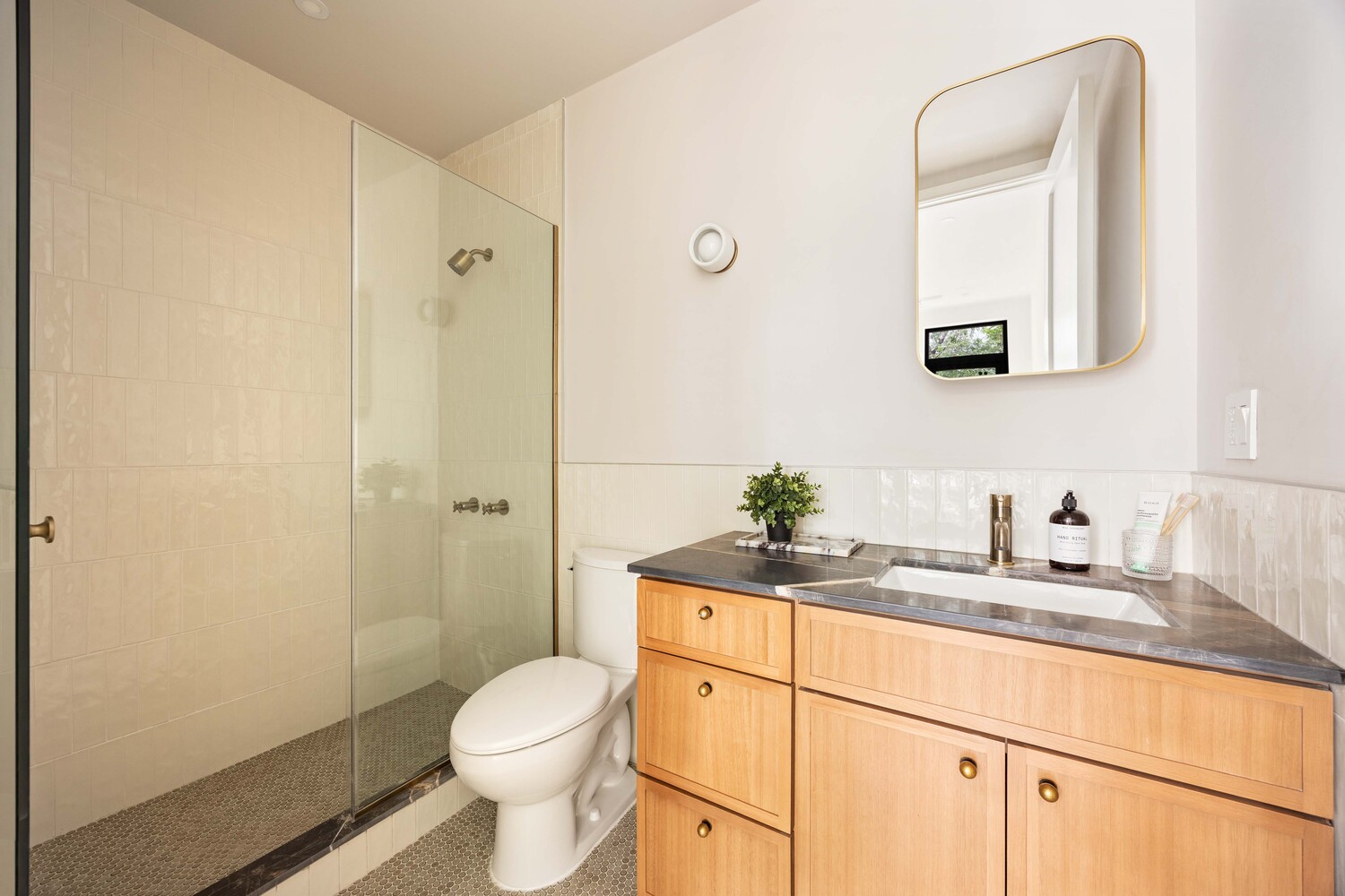 269 Bainbridge Street 2b Property Photo 5