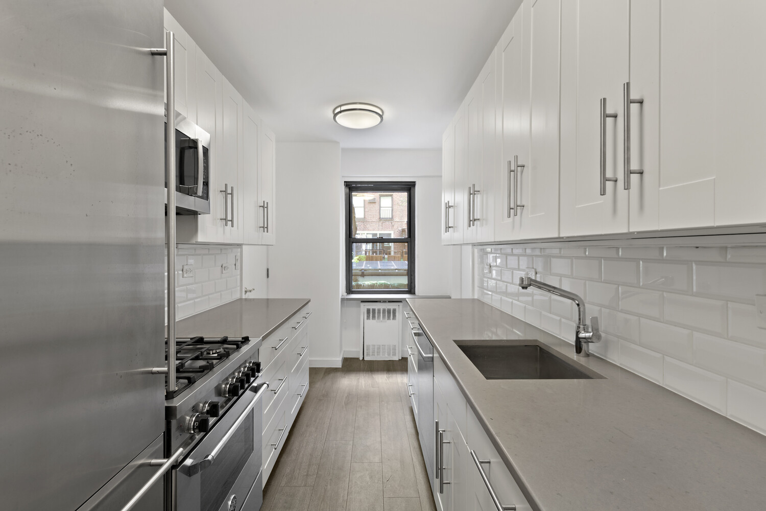 16 Sutton Place 2b Property Photo 3