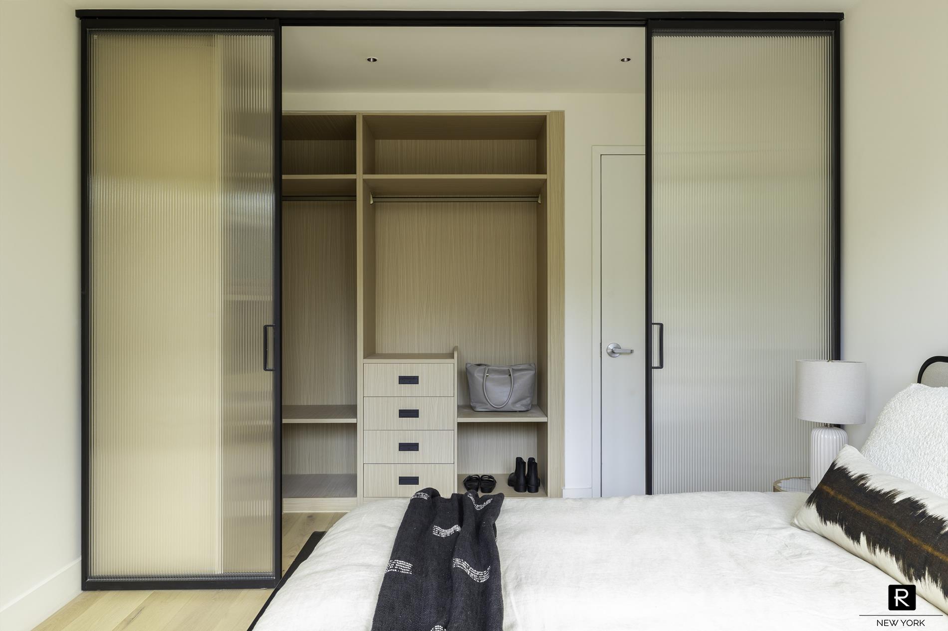 100 Scholes Street 2-b Property Photo 4