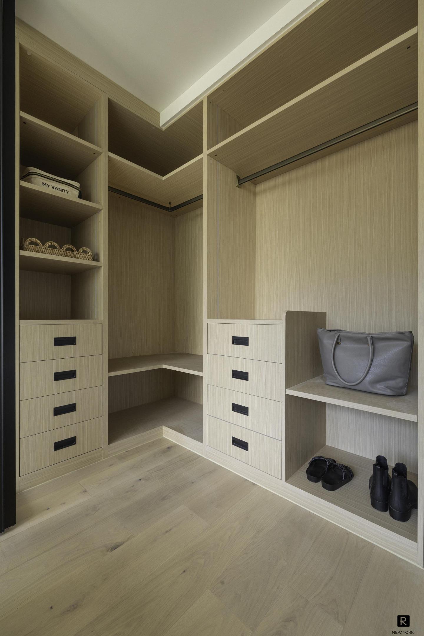 100 Scholes Street 2-b Property Photo 5