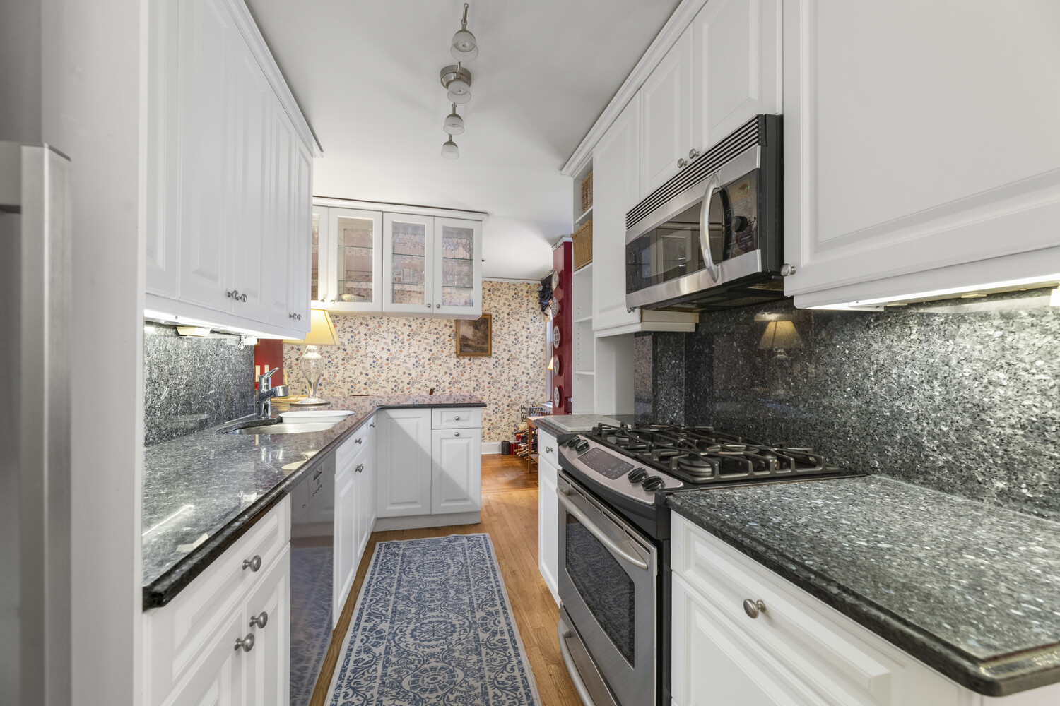 1235 Park Avenue 8a Property Photo 3