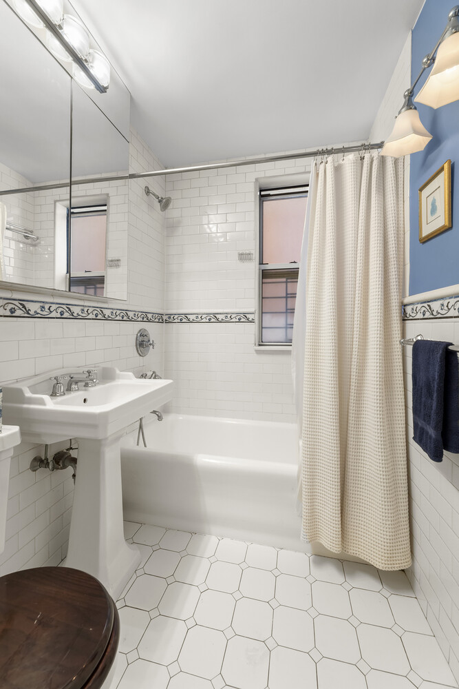 1235 Park Avenue 8a Property Photo 7