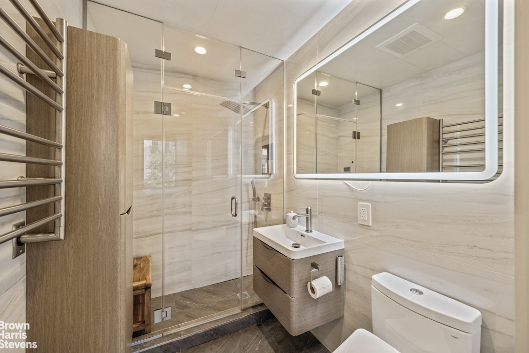 5-49 Borden Avenue 2b Property Photo 10