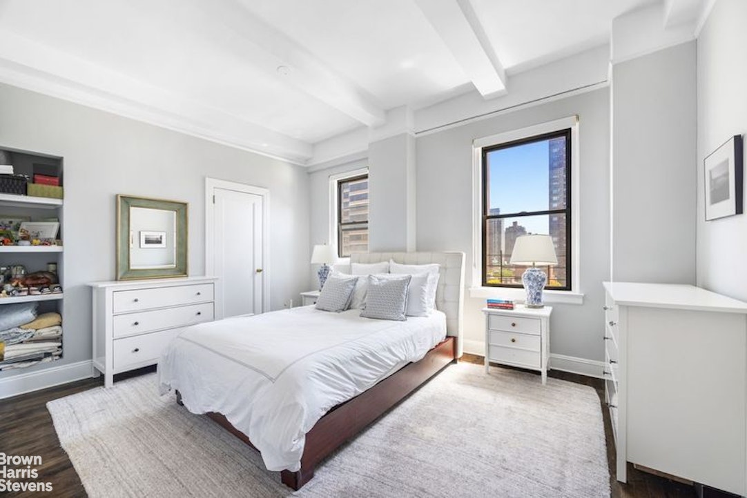 1349 Lexington Avenue 8g Property Photo 4