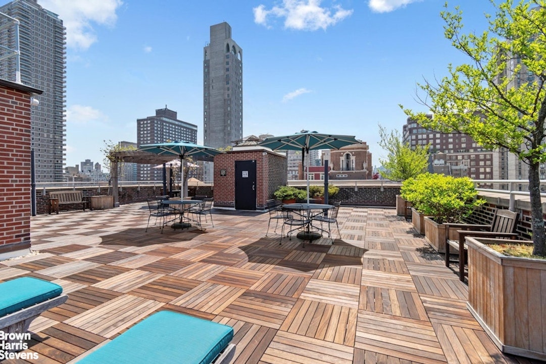 1349 Lexington Avenue 8g Property Photo 10