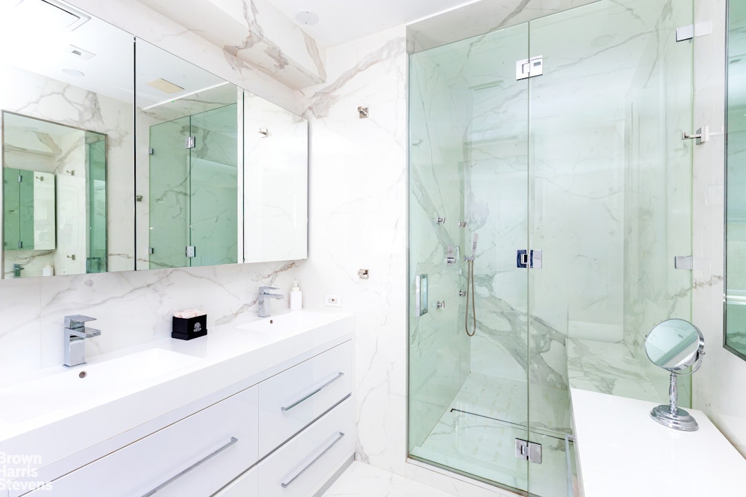 1001 Park Avenue 6s Property Photo 15