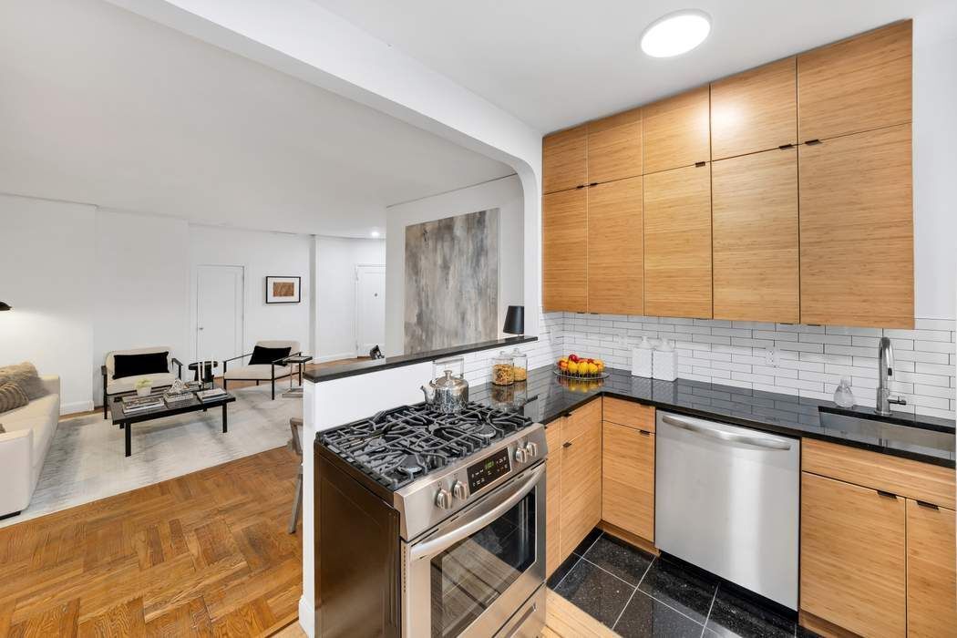 25 Minetta Lane 1jk Property Photo 3