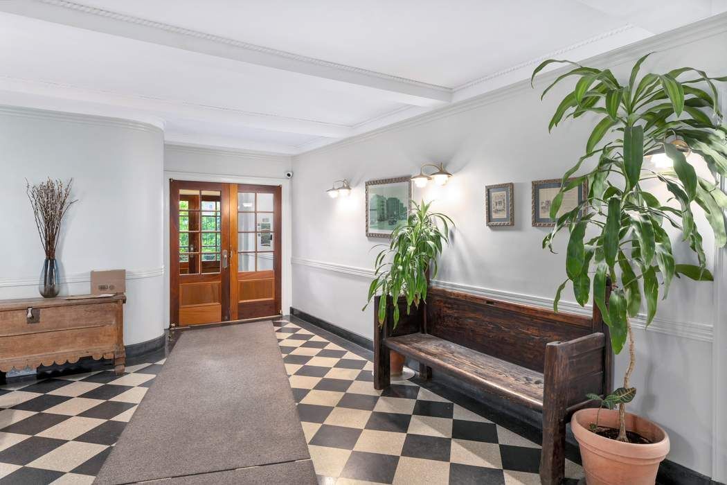 25 Minetta Lane 1jk Property Photo 9