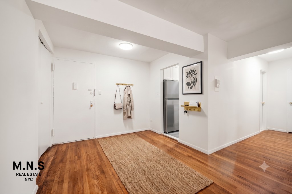 3090 Voorhies Avenue 2-l Property Photo 6