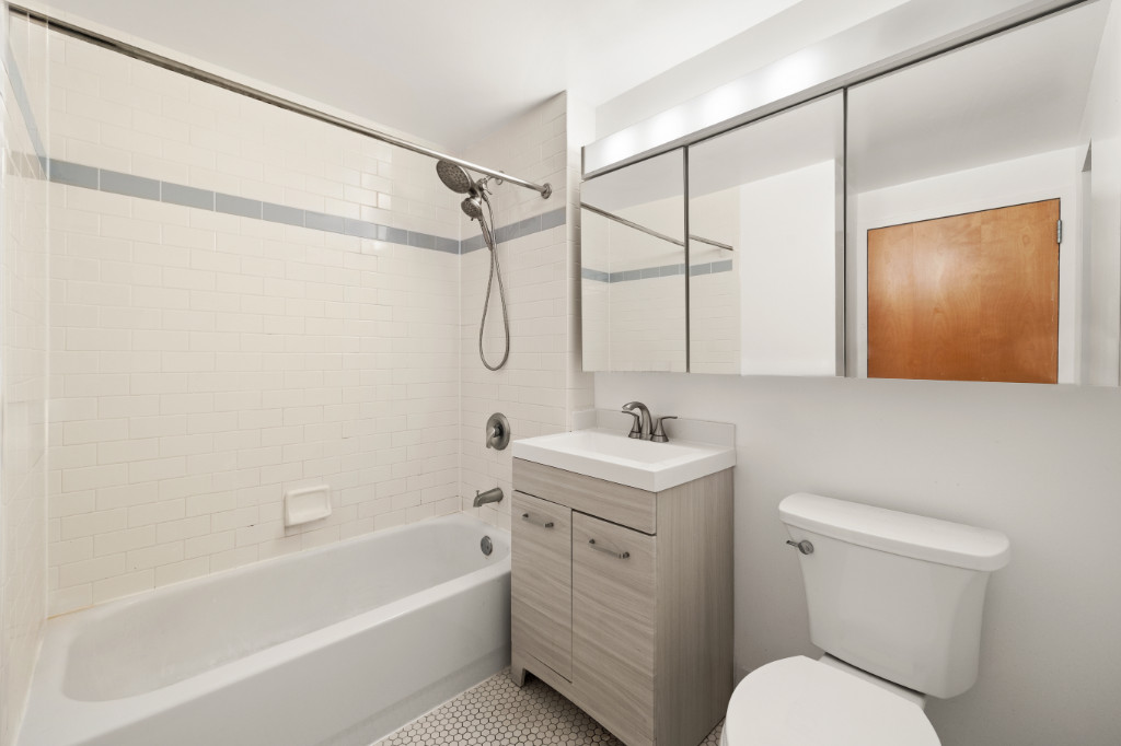 520 W 23rd Street 11b Property Photo 8