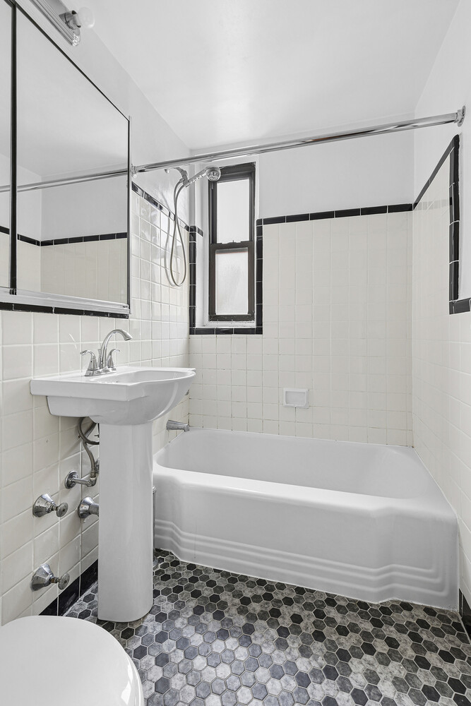 1420 York Avenue 4b Property Photo 4
