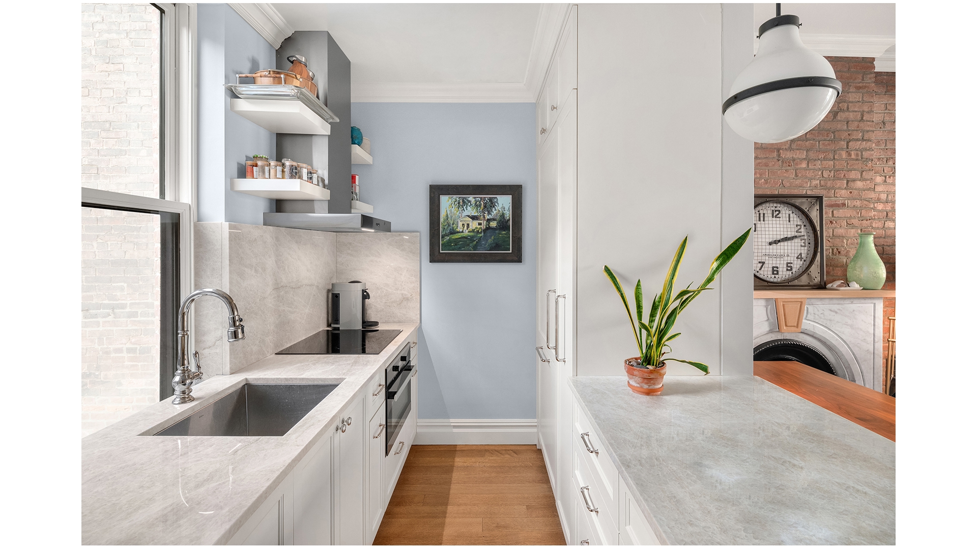 158 W 10th Street 1 Property Photo 5