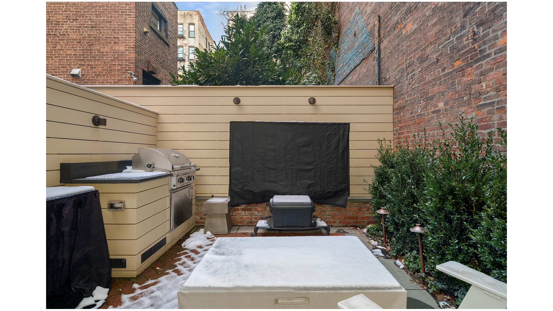 158 W 10th Street 1 Property Photo 10